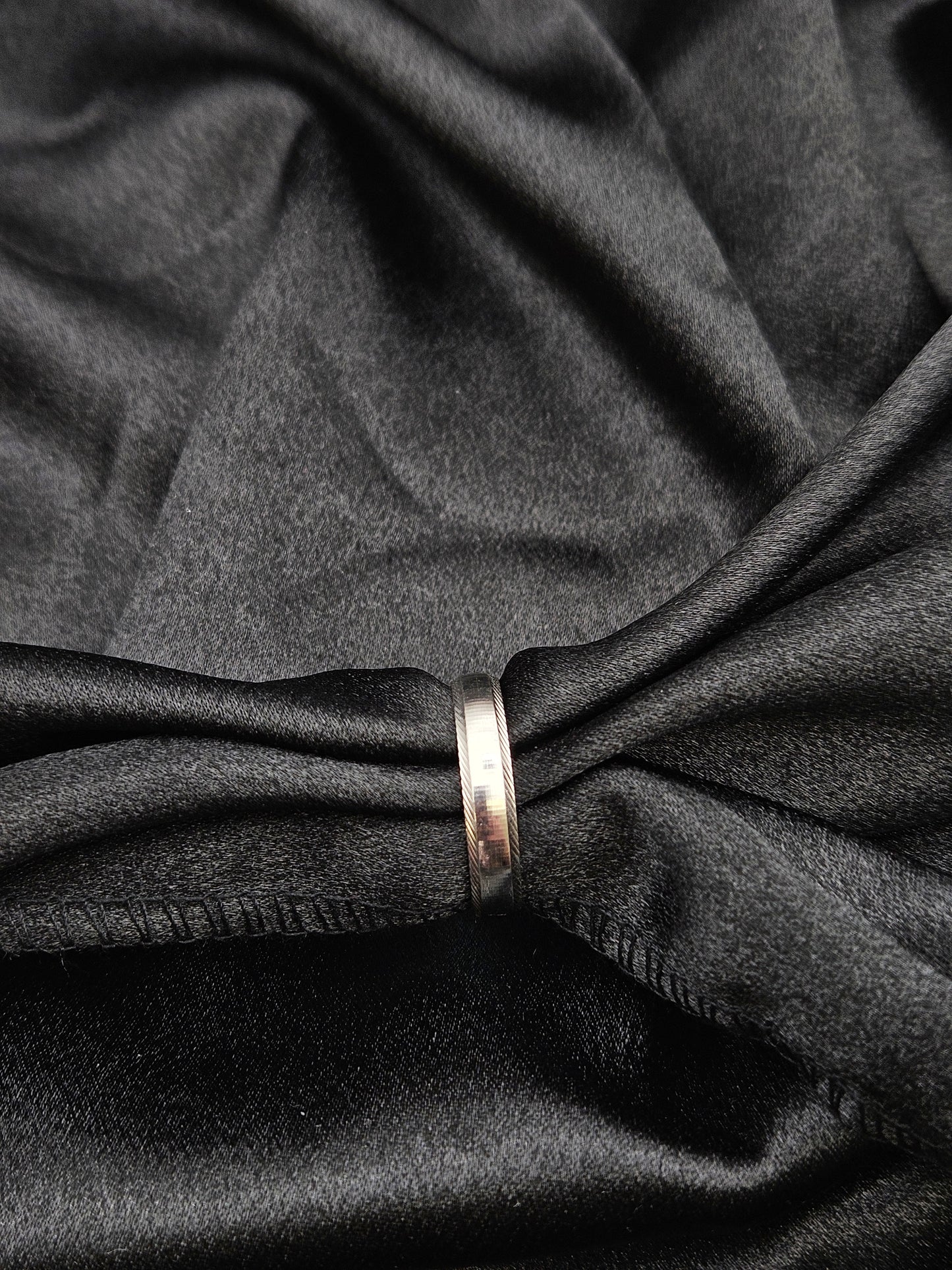 BOYS SILVER BAND SIZE12 BR098