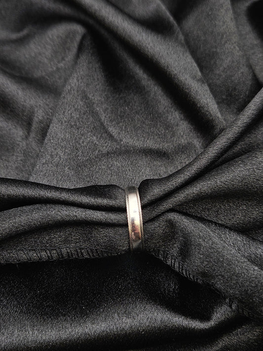 BOYS SILVER BAND SIZE12 BR098