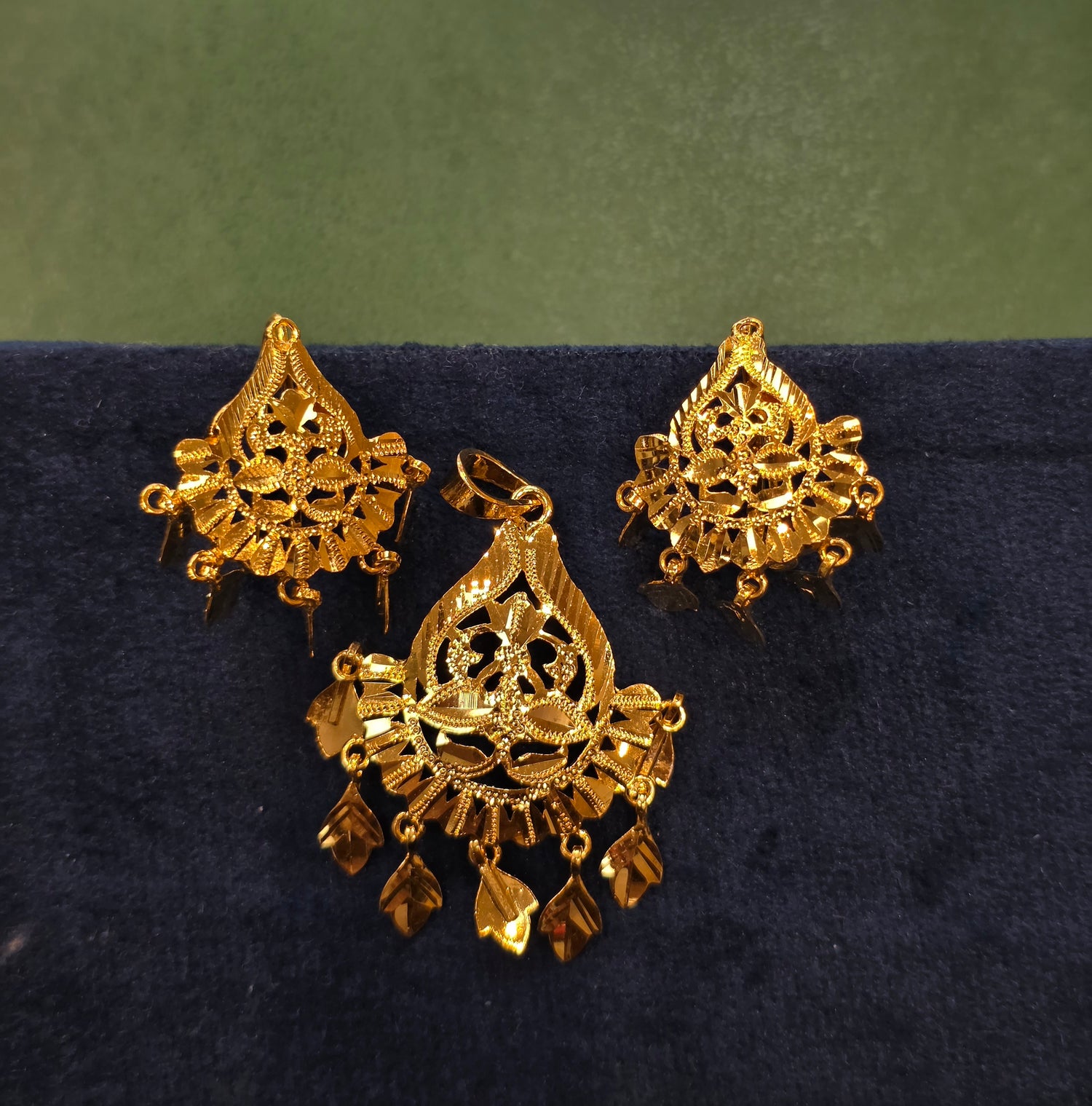 GOLD PLATED PENDANT SET
