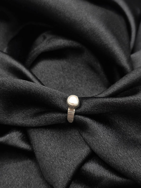 PEARL SILVER RING SIZE 5 GR333
