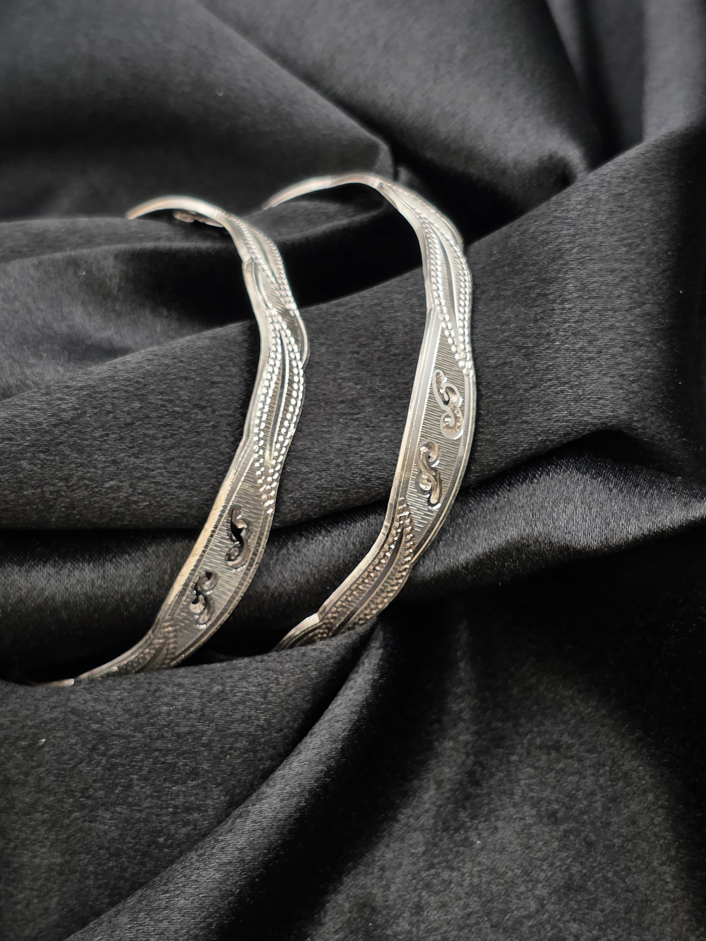 PURE SILVER BANGLES SIZE 2.5 LB032