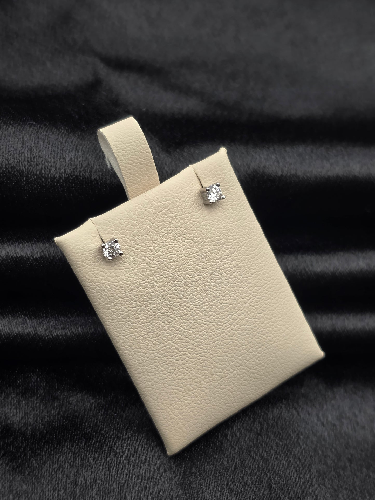 SILVER EAR STUDS GE164