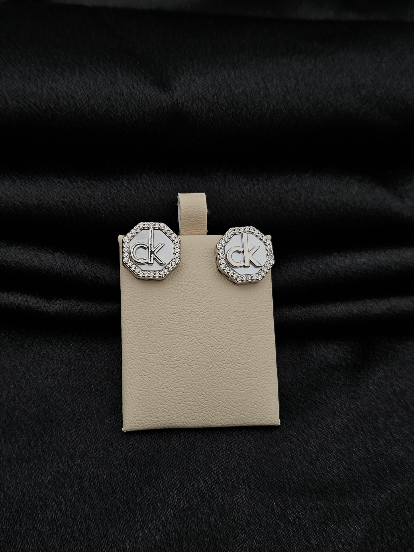 SILVER EAR STUDS GE039
