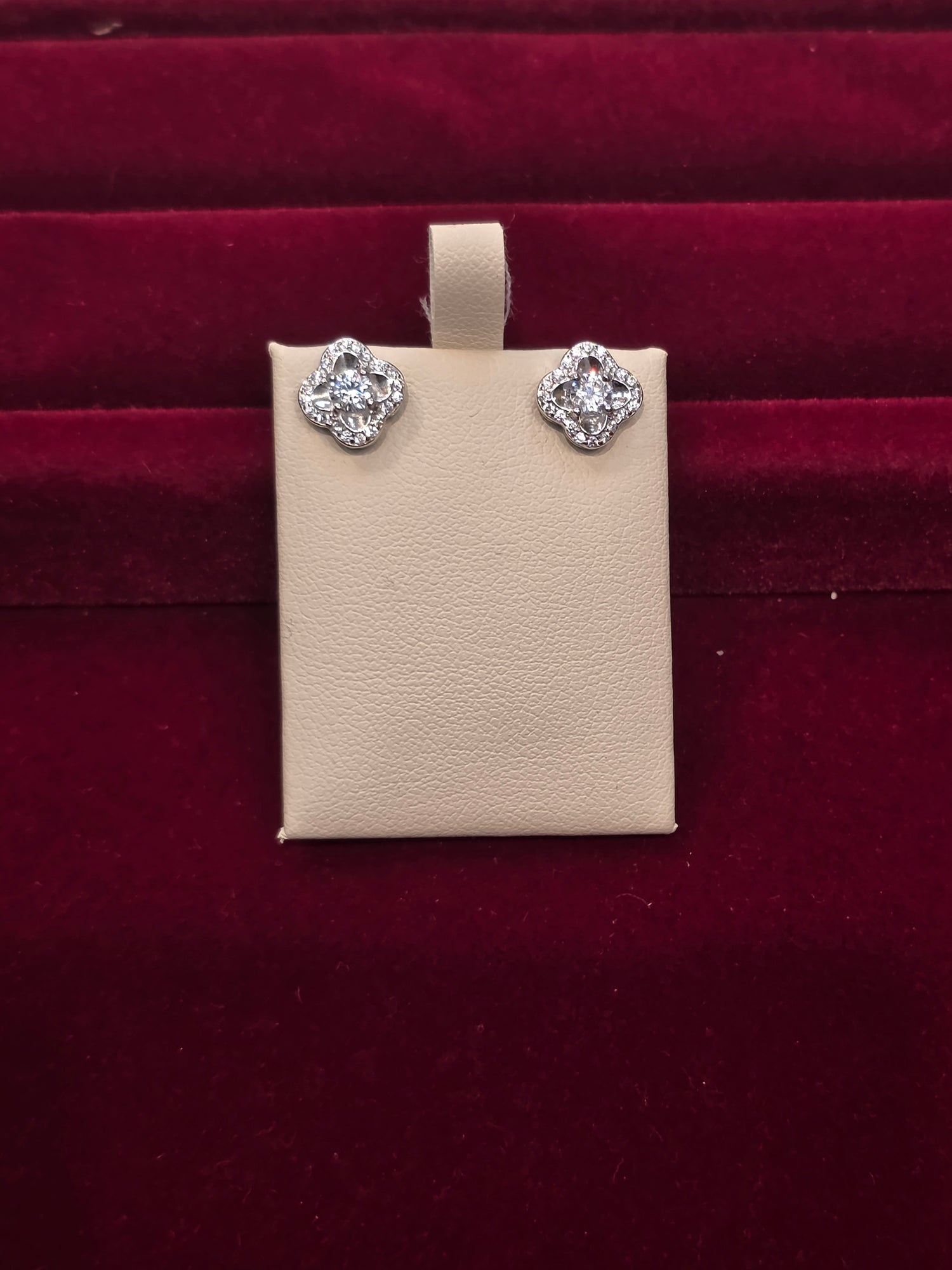 SILVER EARSTUDS GE327