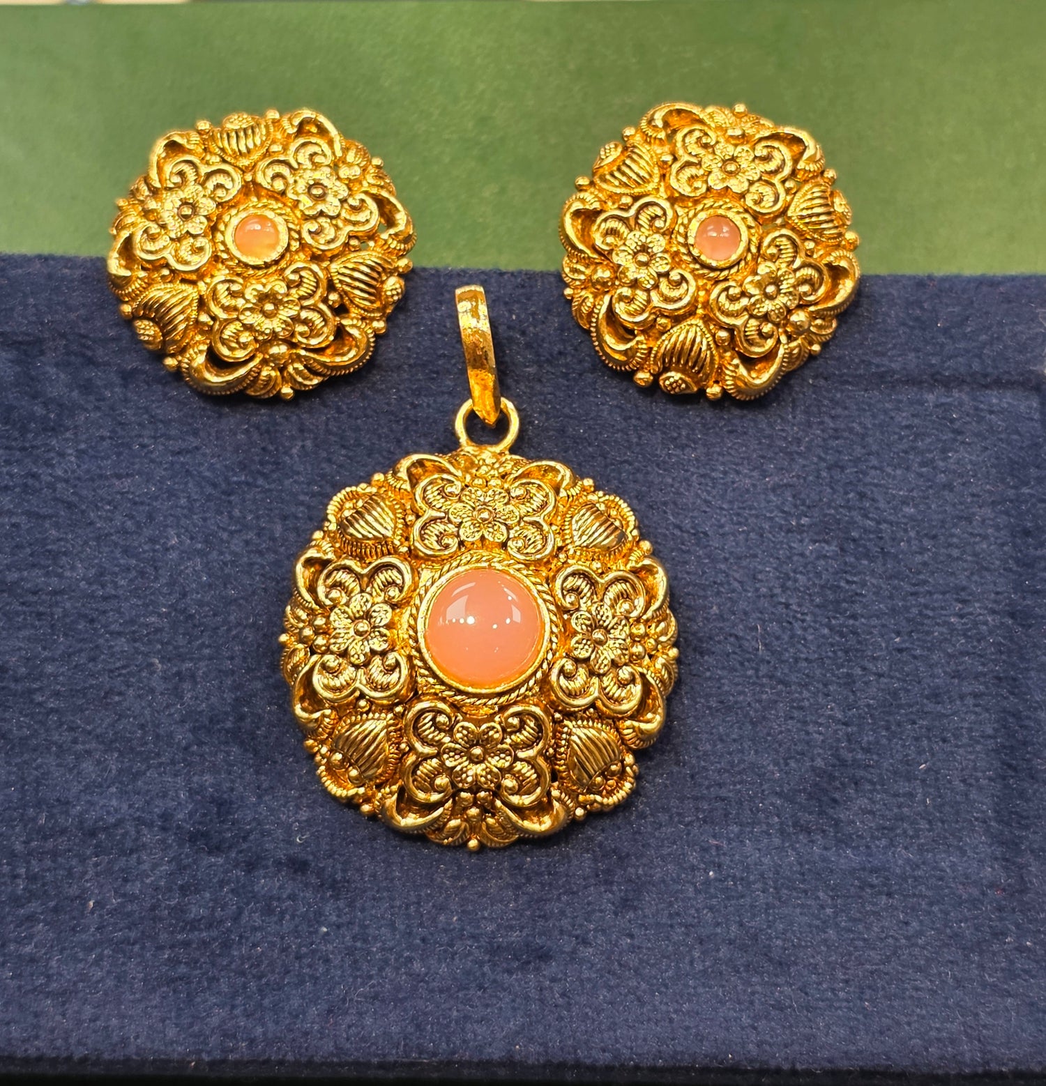 GOLD PLATED PENDANT SET