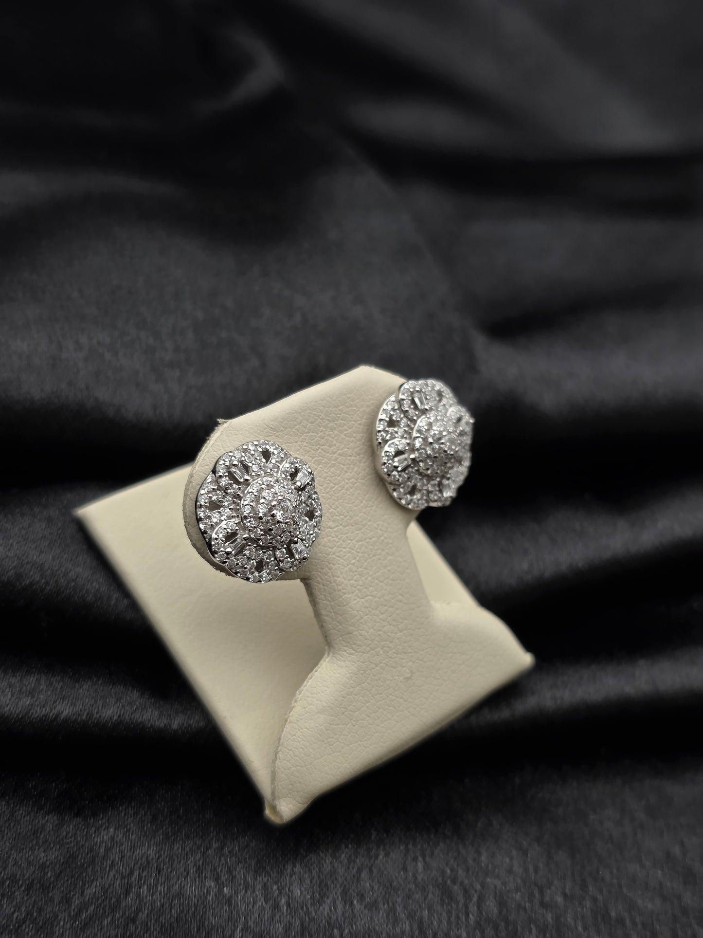 SILVER EAR STUDS GE592