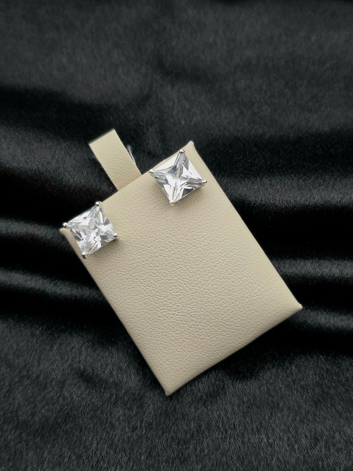 SILVER EAR STUDS GE551