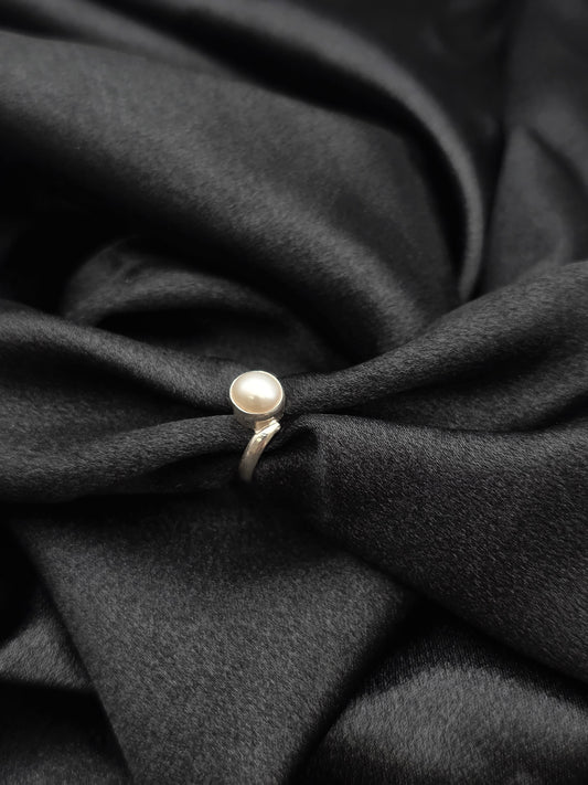 PEARL SILVER RING SIZE 5 GR330
