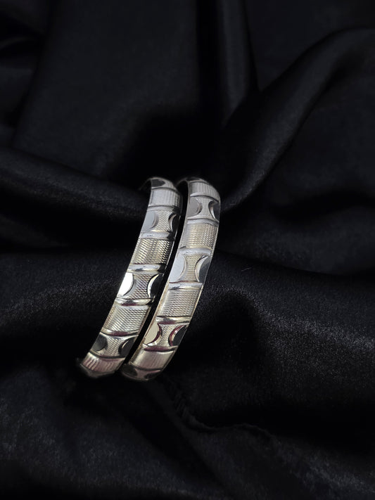 PURE SILVER BANGLES SIZE 2.2 LB011