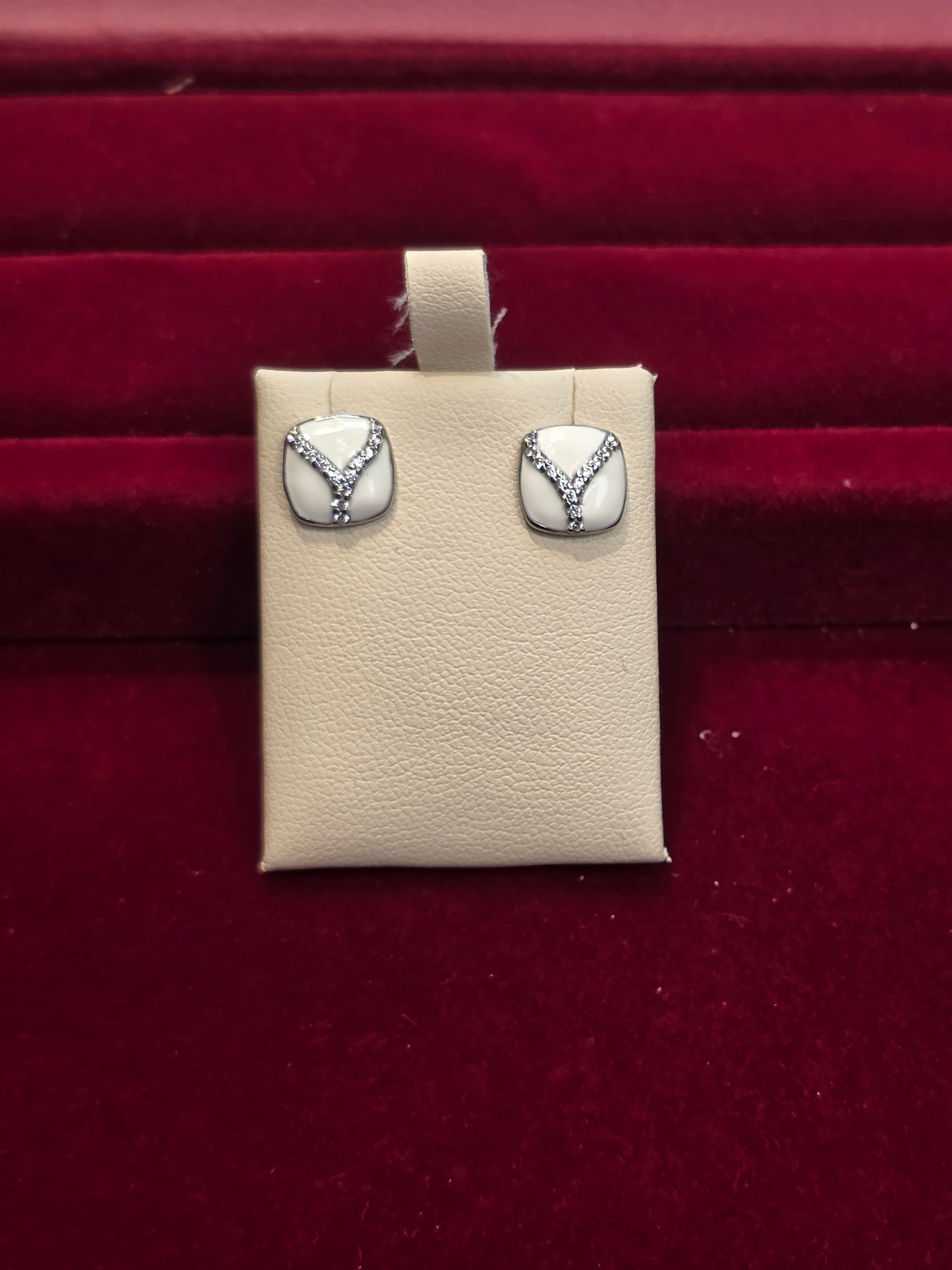 SILVER EARSTUDS GE153
