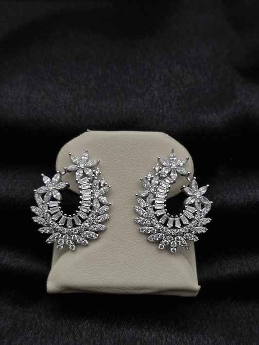 SILVER EAR STUDS GE589