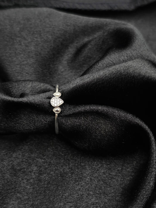 SILVER RING SIZE 8 GR178