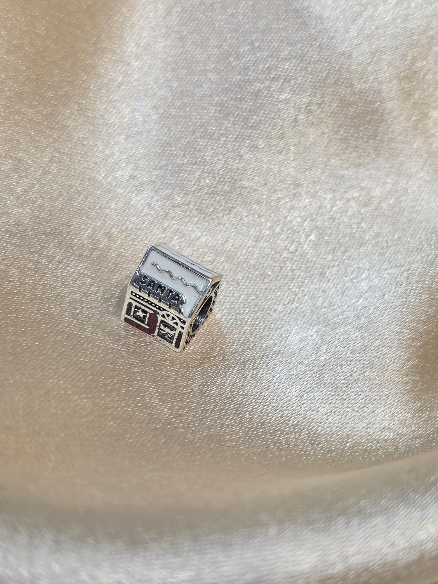 PANDORA CHRISTMAS SANTA'S HOME PC228