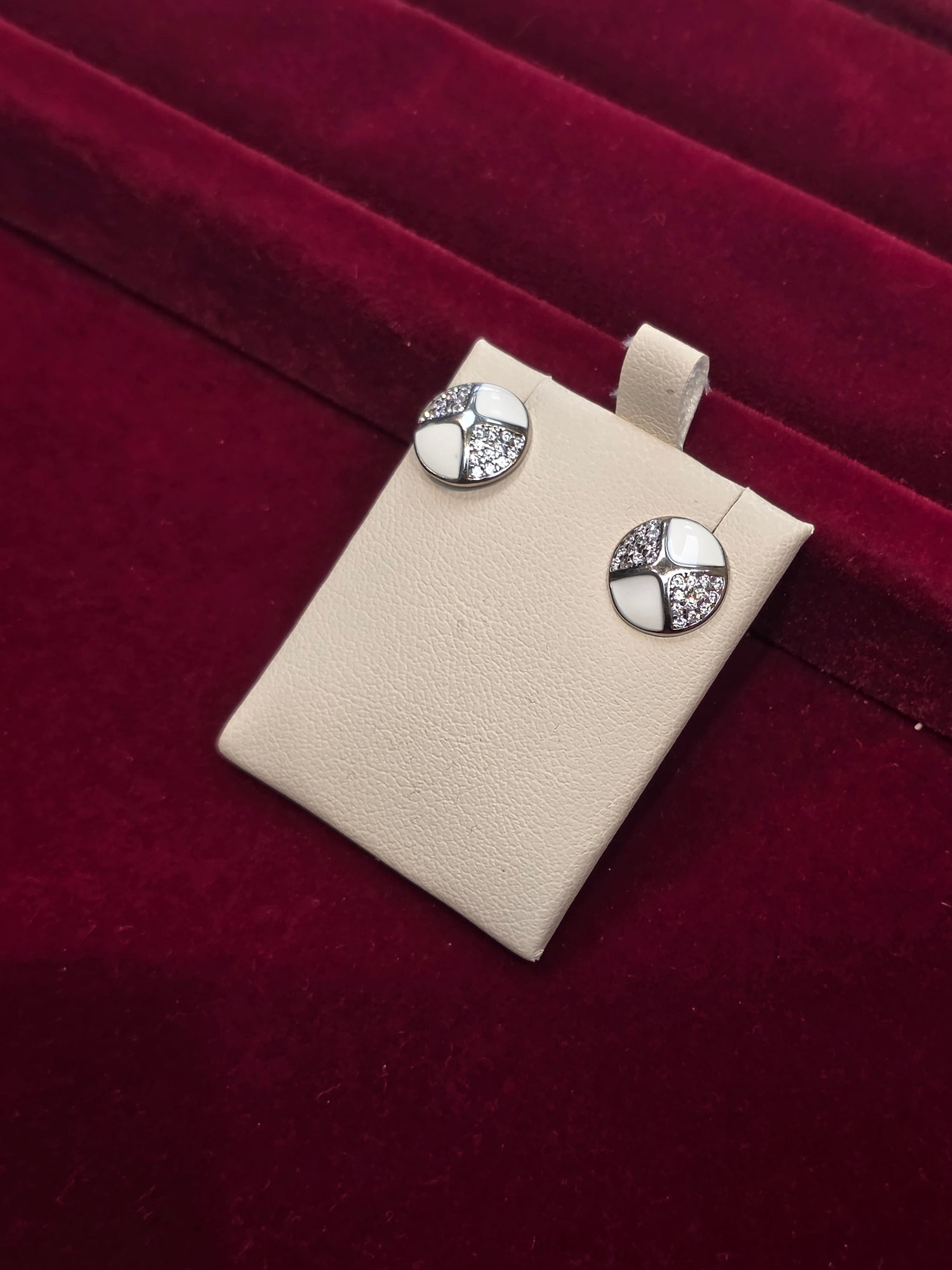 SILVER EARSTUDS GE154