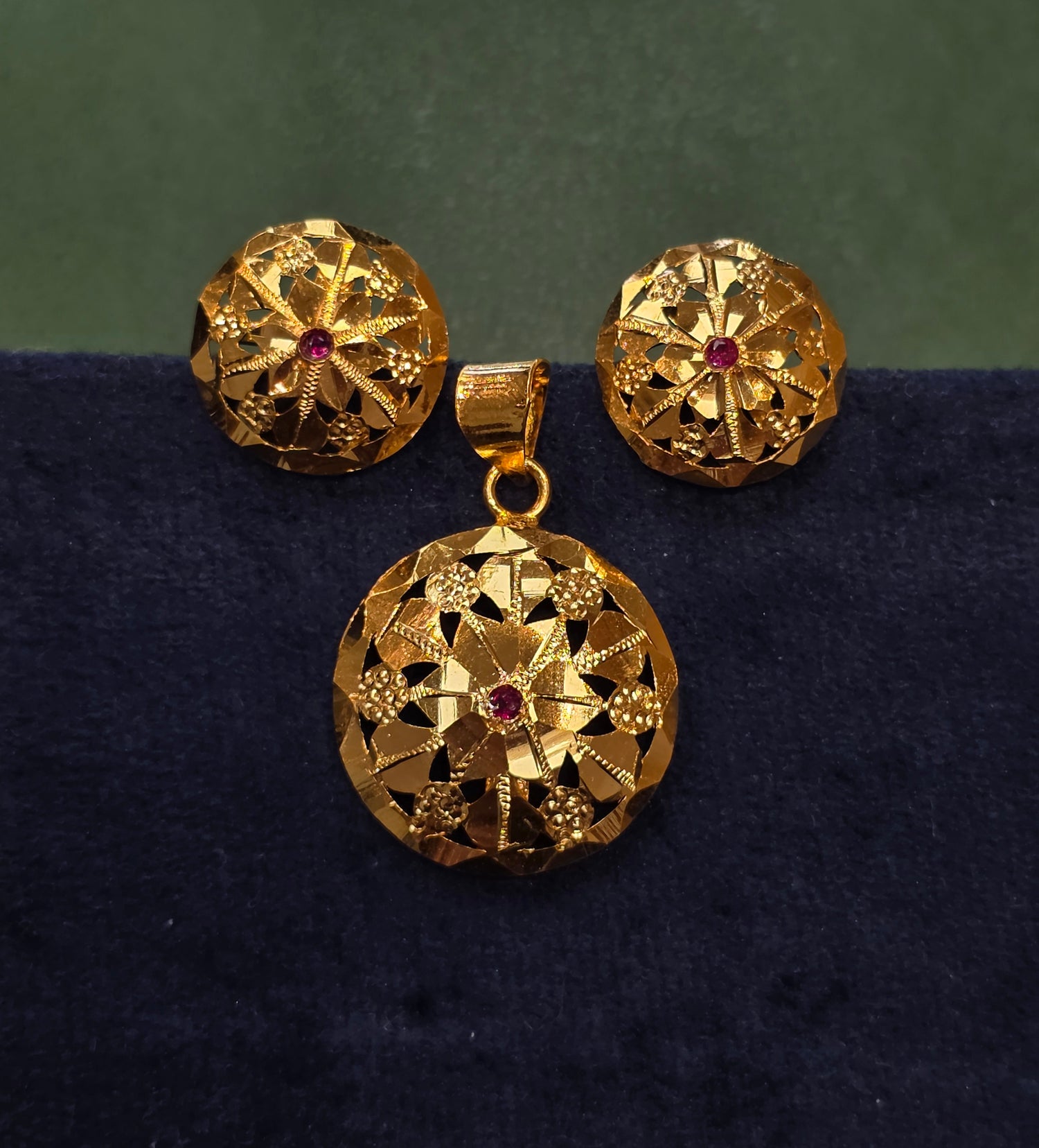 GOLD PLATED PENDANT SET