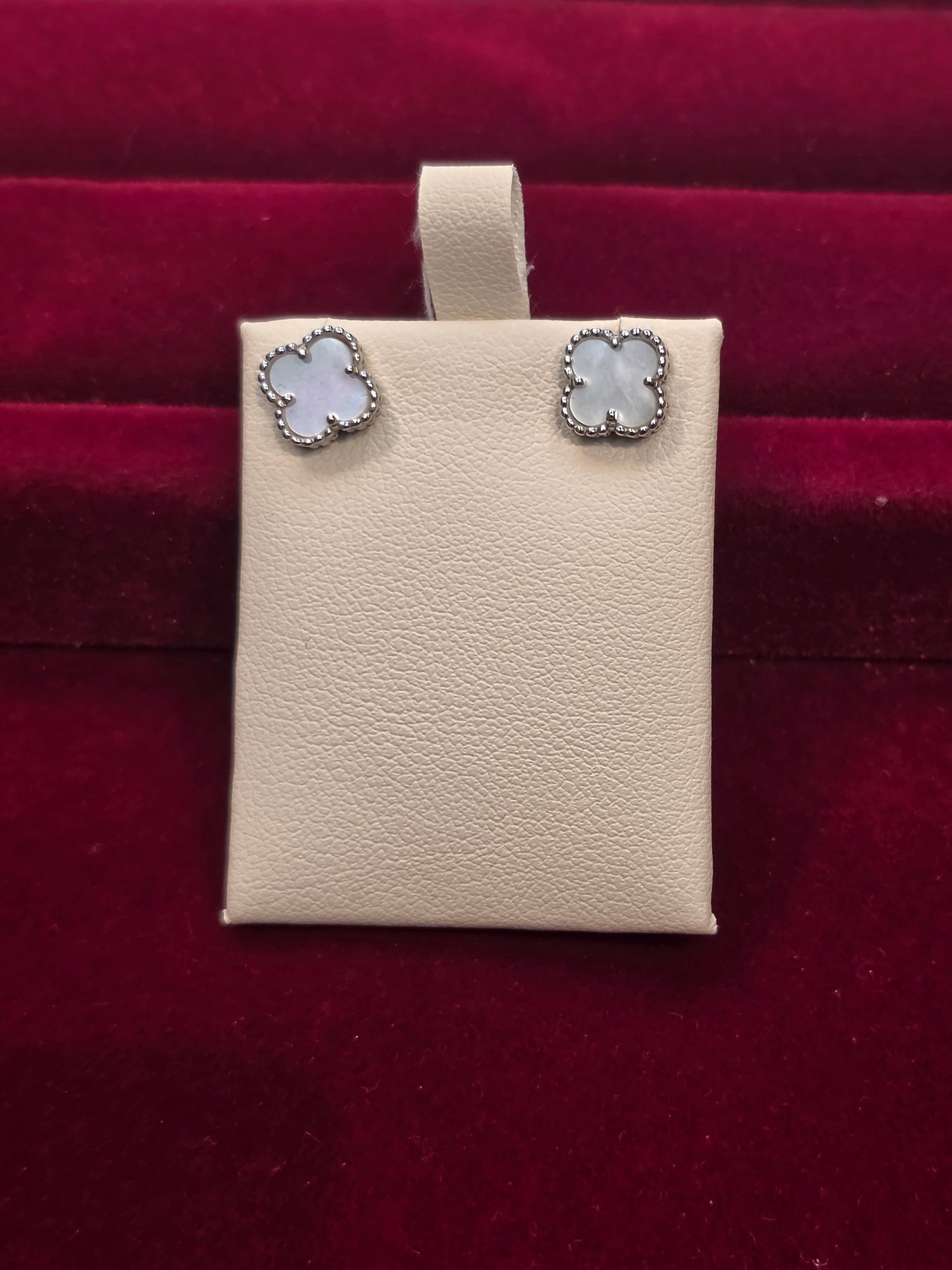 SILVER EARSTUDS GE131